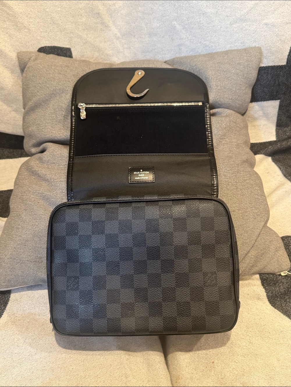 Louis Vuitton Damier Graphite Hanging Toiletry Kit - Picture 3 of 11